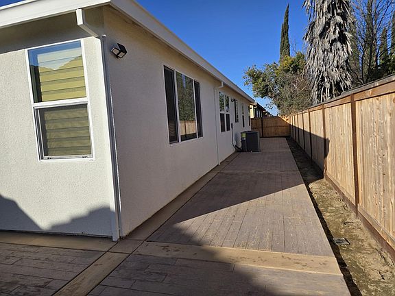 5th image of 1941 Apiary Way