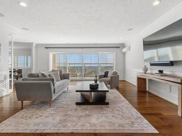 121 W 48th St APT 2005, Kansas City, MO 64112