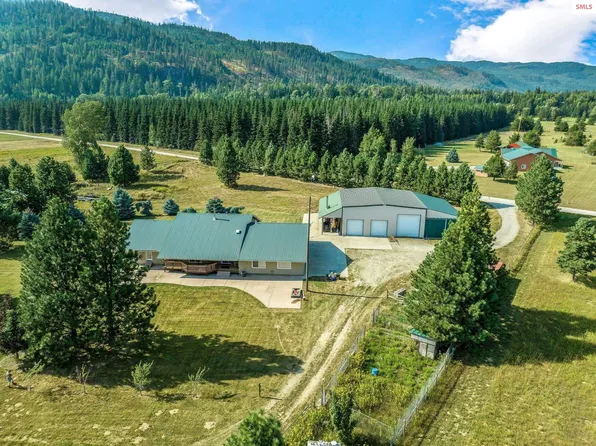 278 Doe Rd, Naples, ID 83847