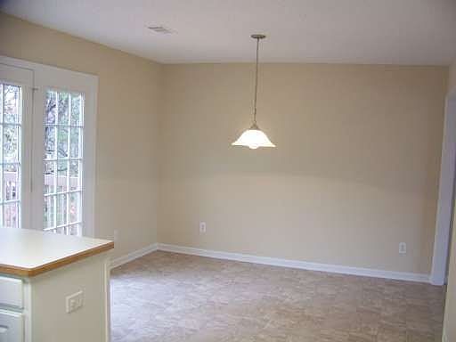 4th image of 400 Corbin Ct
