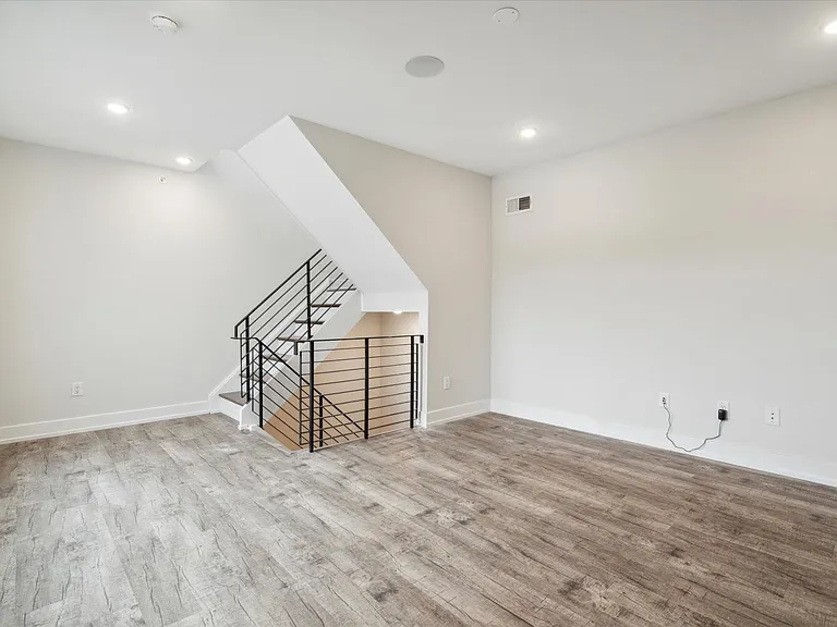 1829 E Sergeant St #8 — Photo 11