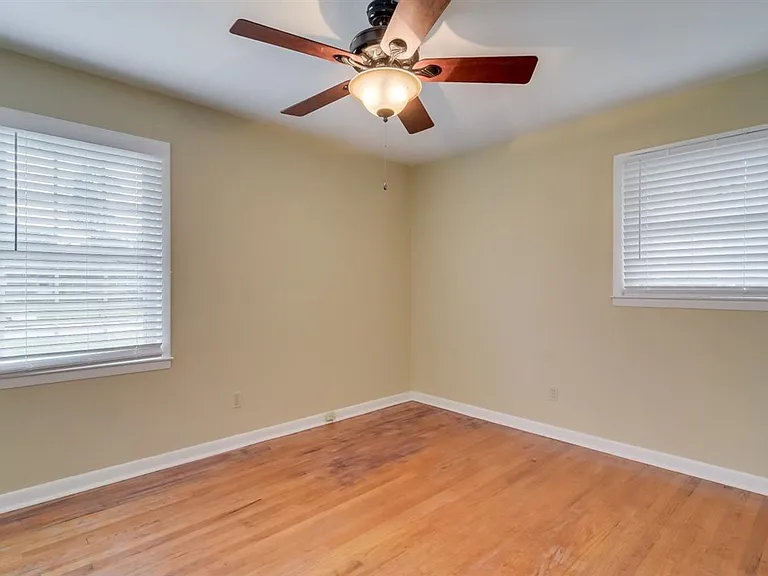 3649 Lynnwood Dr — Photo 20