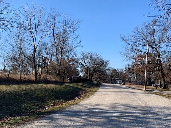 5th image of 84 & 85 Lake Warren Dr