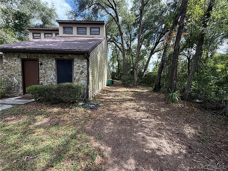 2318 Colby St — Photo 16