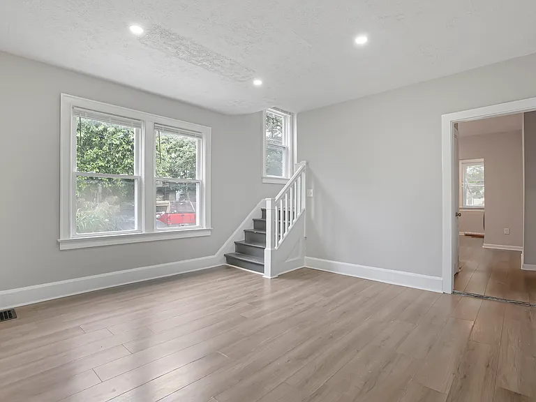 1768 Kent St — Photo 6