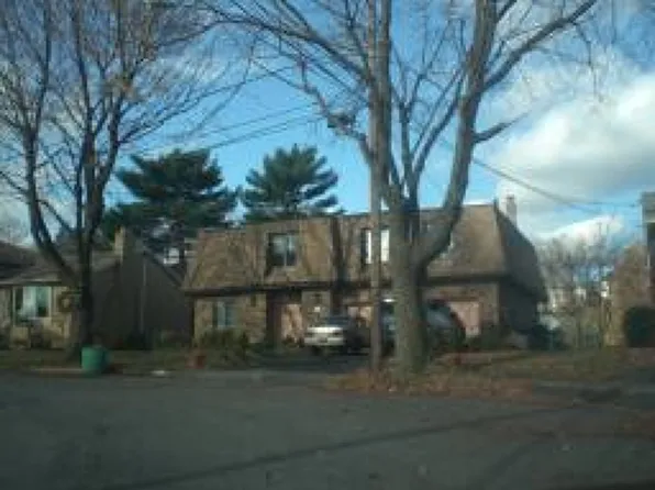 16 Thanksgiving Ln, Clifton, NJ 07013