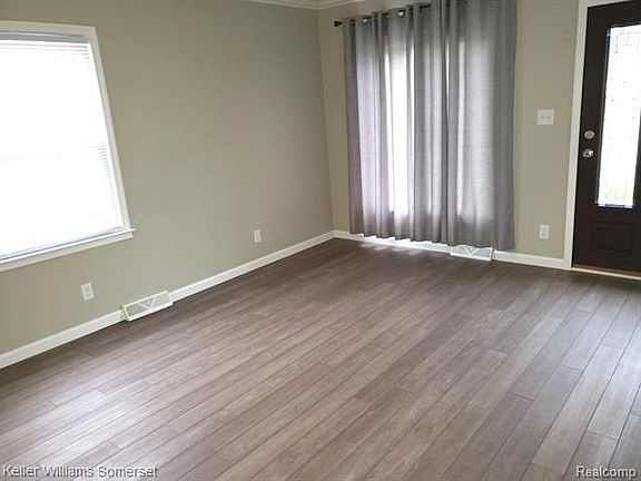 3rd image of 655 E Brockton Ave
