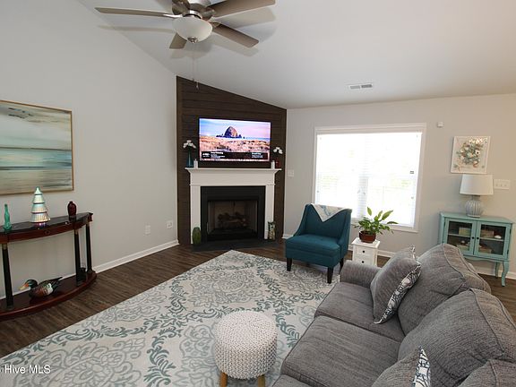 3rd image of 251 Patriot Drive