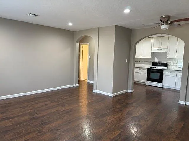 3 bed, 2.0 bath, 1102 sqft, $1,250 — Photo 2