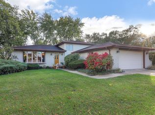 809 Chestnut Ln, Darien, IL 60561