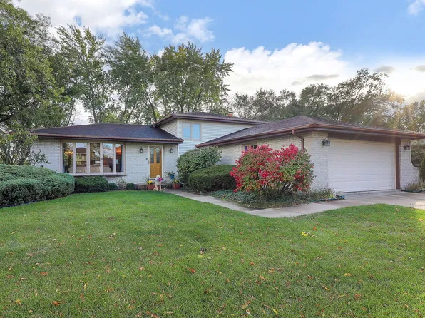 809 Chestnut Ln, Darien, IL 60561