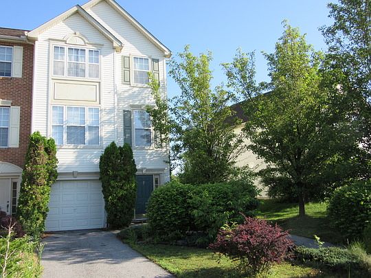 1st image of 7 Shawn Ln