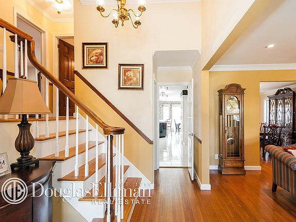 2nd image of 108 Poplar St