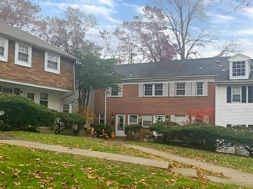 706 Towne House Vlg, Hauppauge, NY 11749 Zillow