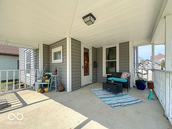 3rd image of 926 S A St