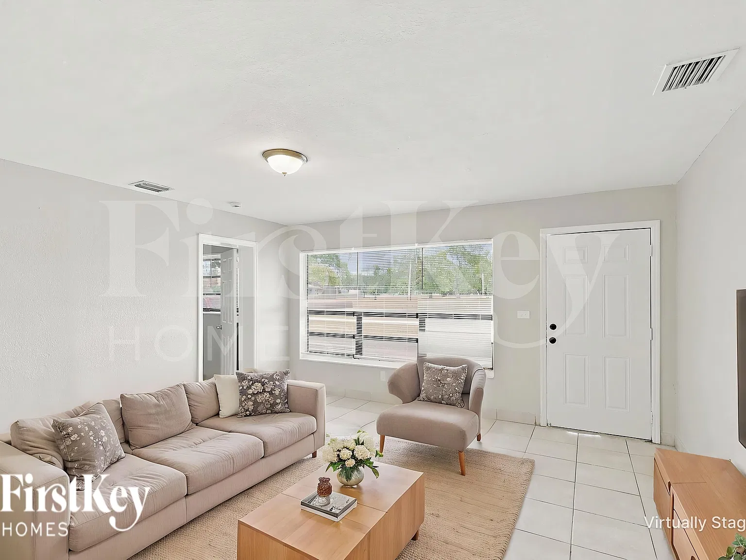 4 bed, 2.0 bath, 1300 sqft, $2,815 — Photo 3
