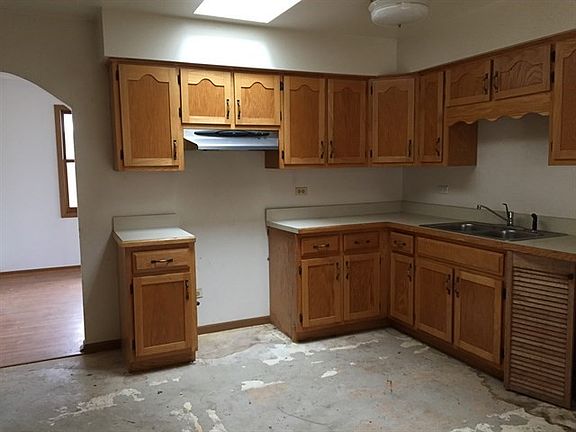3rd image of 17712 Cypress Ave