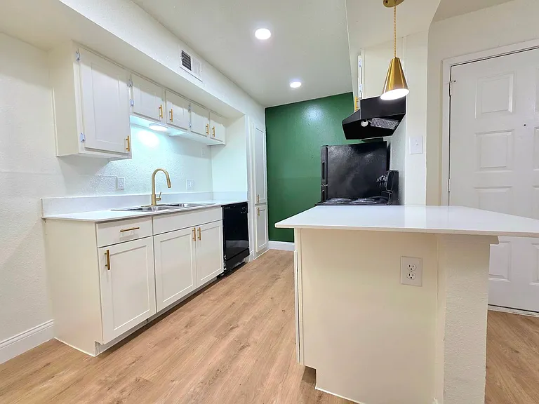 534 Hunt Ln — Photo 6