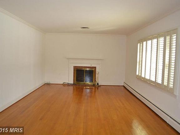 4th image of 1128 Custis St