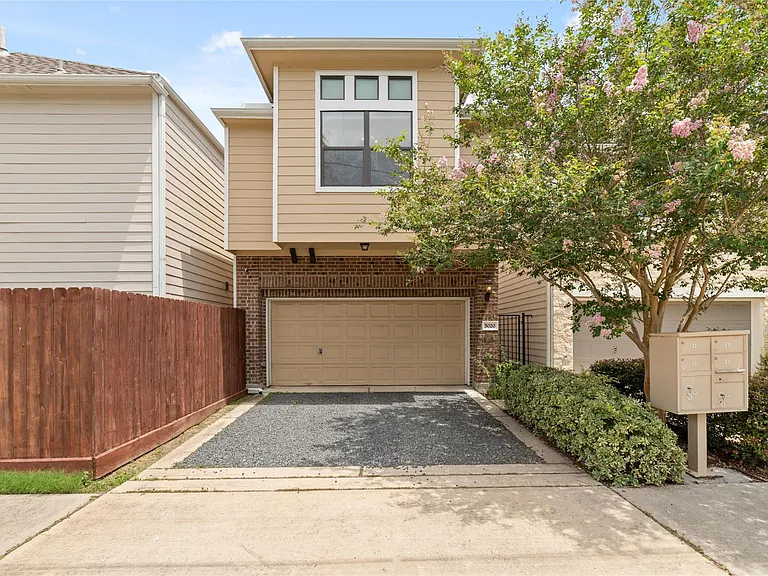 5020 Dickson St — Photo 1