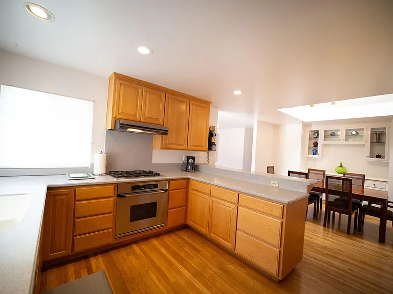310 Alma Ln — Photo 10