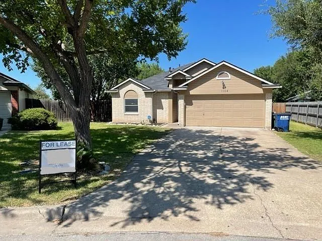 3 bed, 2.0 bath, 1024 sqft, $1,725 — Photo 1