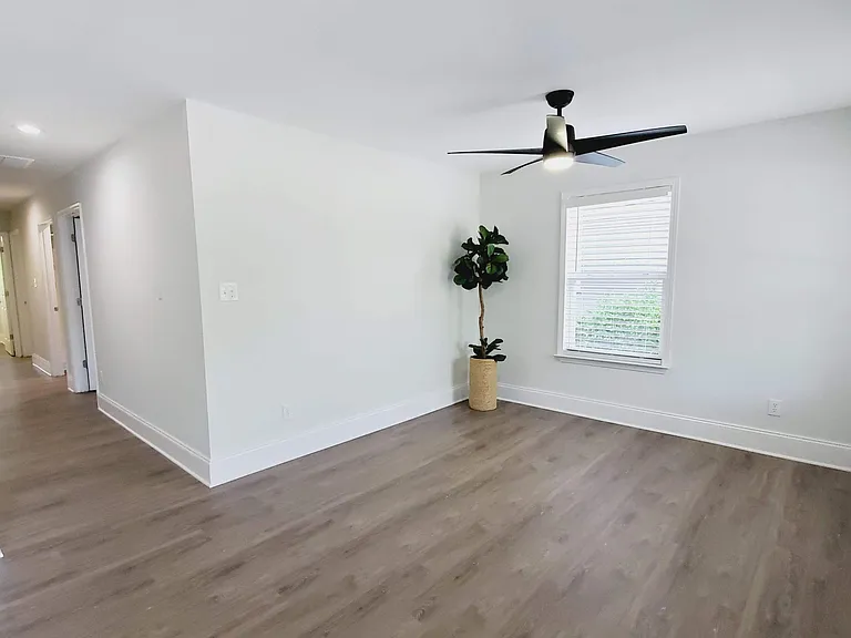 1512 Parkwood Ave — Photo 3