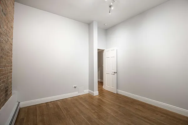 Rented by Nooklyn NYC LLC | media 36