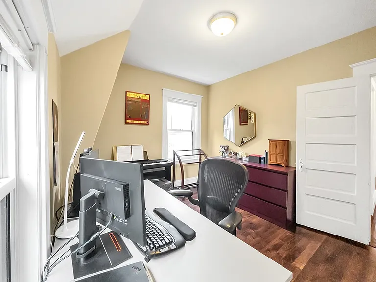 18 Alberta St — Photo 16
