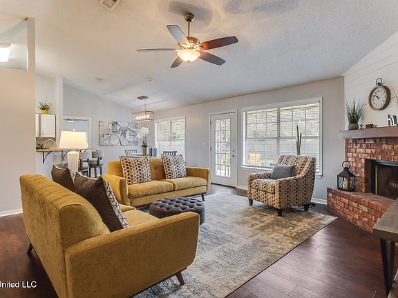 3rd image of 14277 Mosswood Dr
