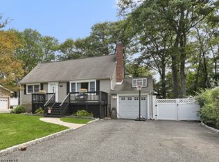 35 Hancock Dr, West Milford, NJ 07480