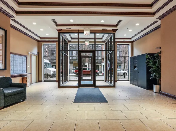 343 W Old Town Ct, Chicago, IL