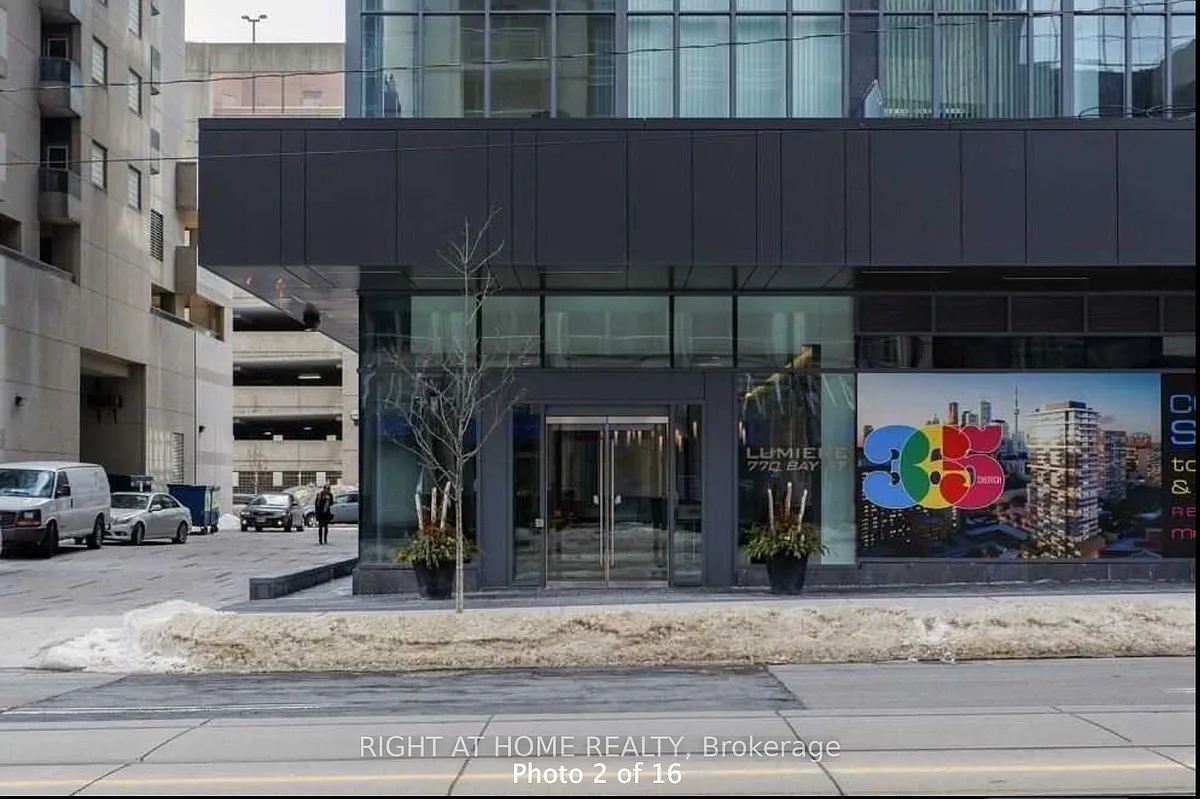 Building Photo - 770 Bay St #1607