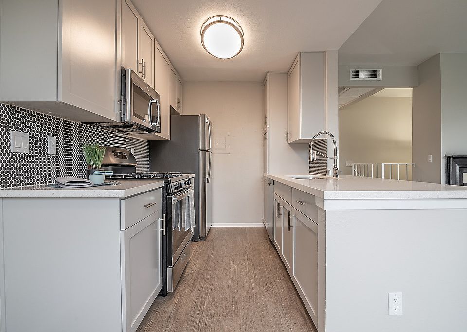 1st image of 211 N Valley St #1115