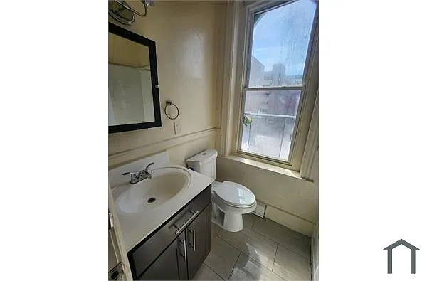 Building Photo - 115 N 8th St #14
