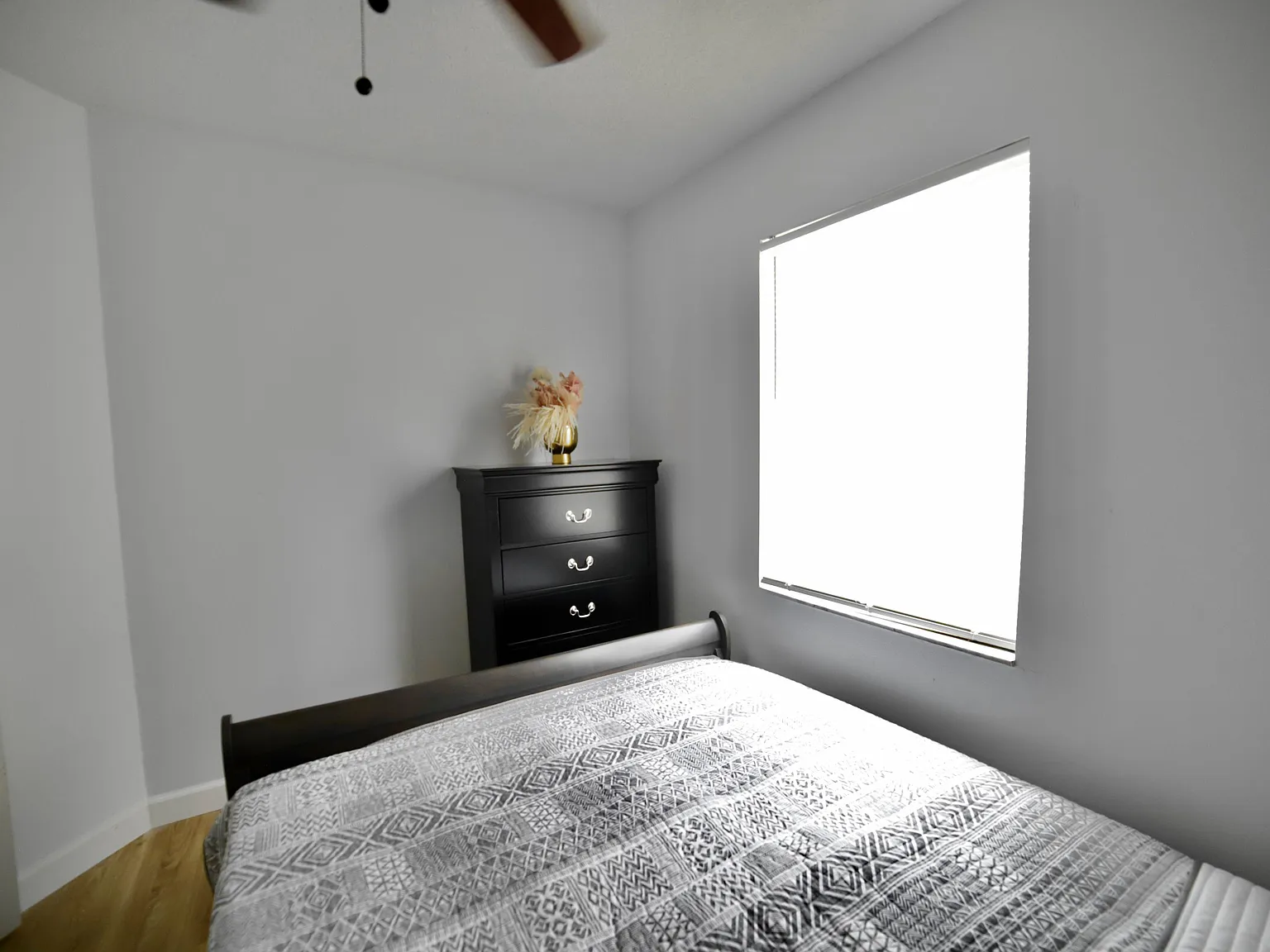 4 bed, 2.0 bath, 2000 sqft, $892 — Photo 3