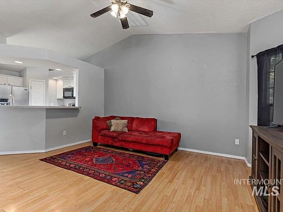 5th image of 19761 Cumberland Way