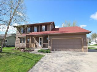 1627 Parkhill Dr, Norwalk, IA 50211