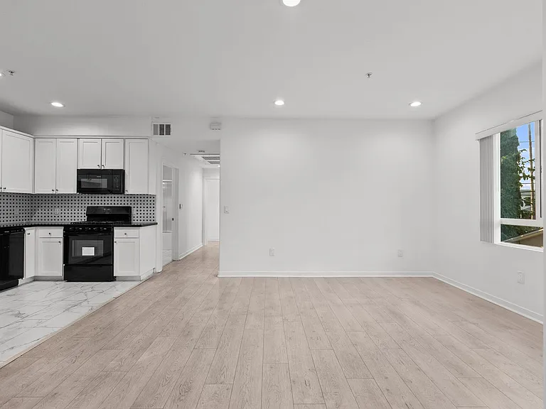 NoHo Beck 6320 LLC — Photo 7