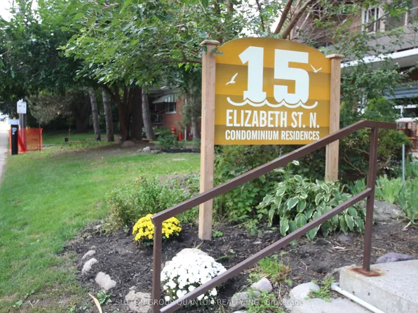 15 Elizabeth St N #401, Mississauga, ON L5G 2Z3