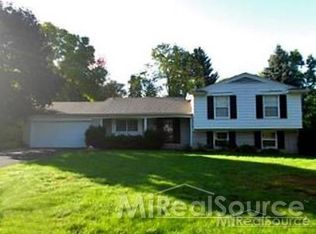 2581 Alveston Dr, Bloomfield Hills, MI 48304