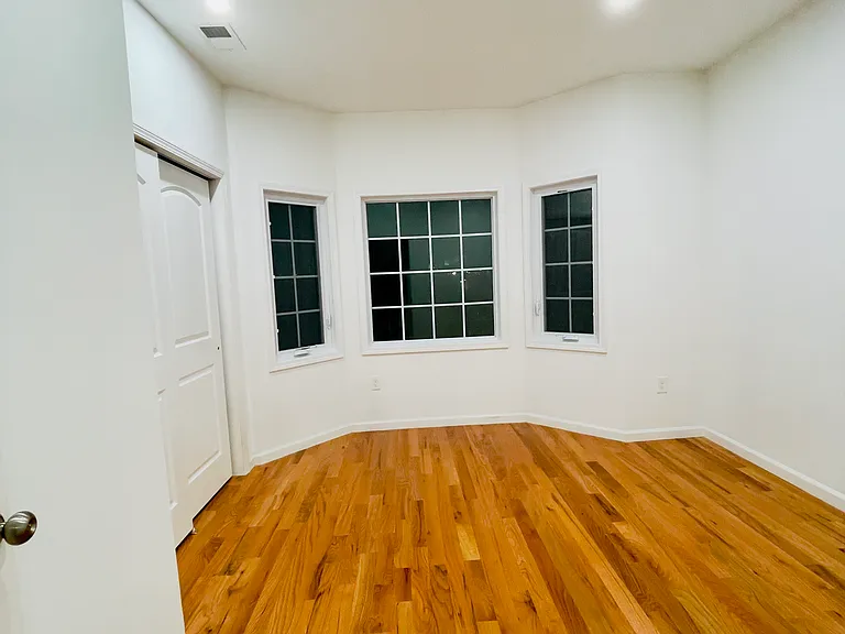 331 John St #2 — Photo 7