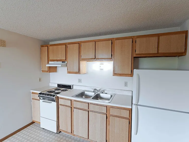 Maplewood Apartments — Photo 42