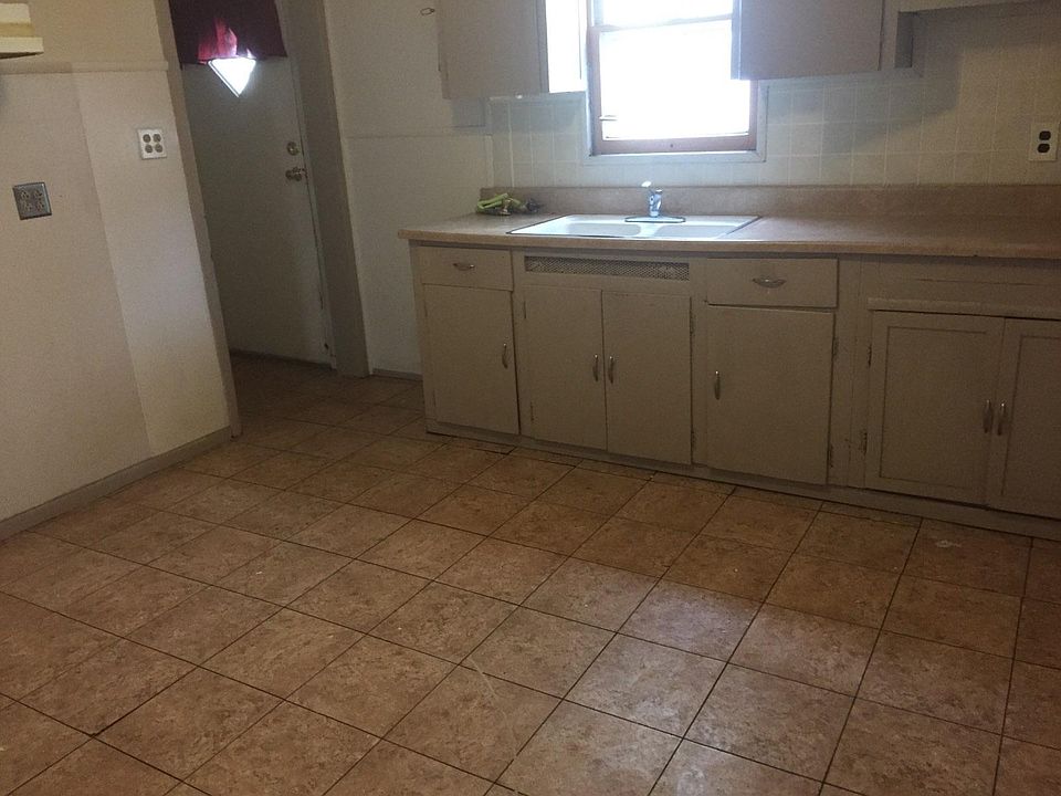 2nd image of 3578 E 135th St