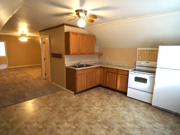 1131 Kearney St #B, Manhattan, KS 66502