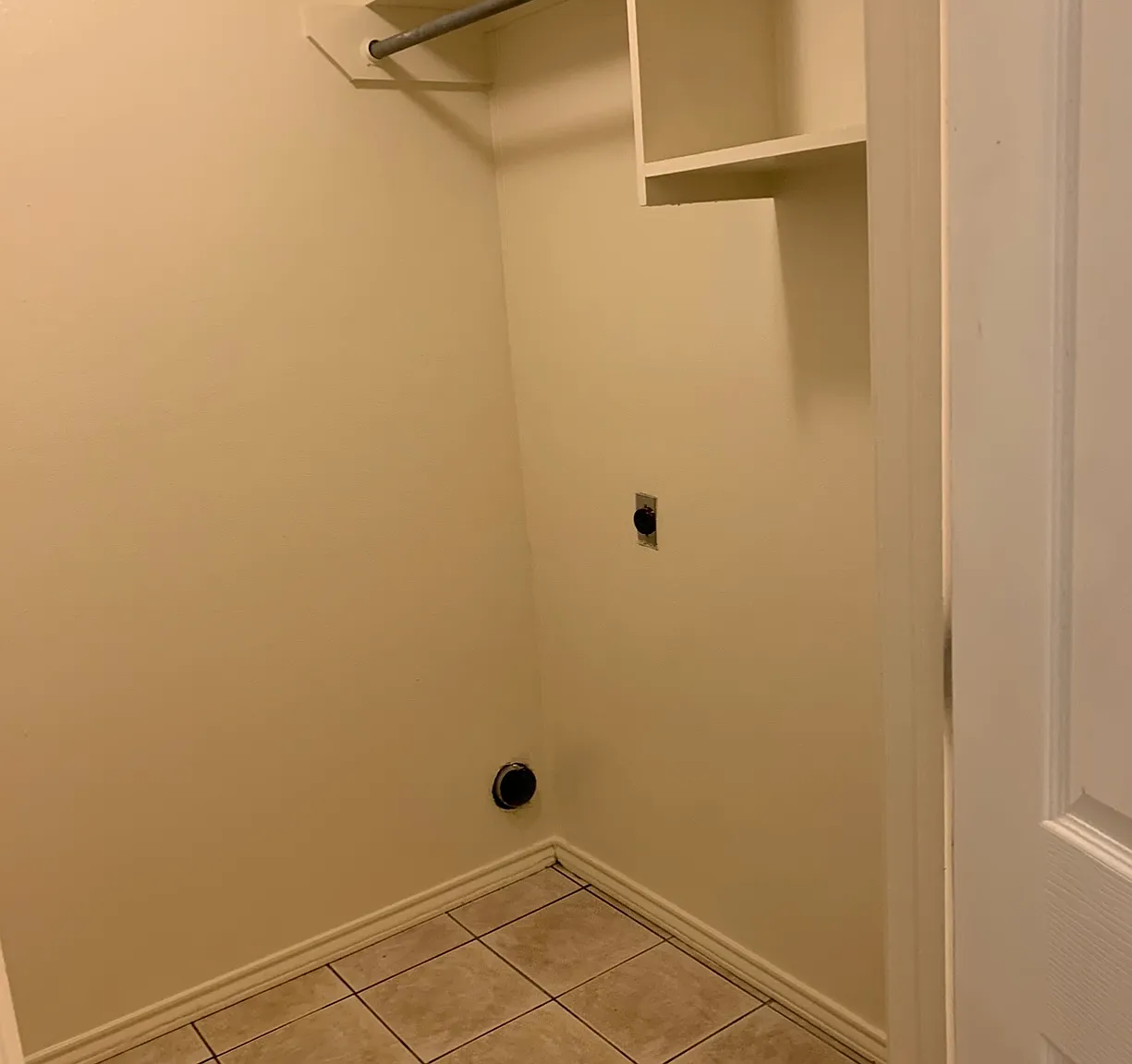 2 bed, 1100 sqft, $1,300 — Photo 3