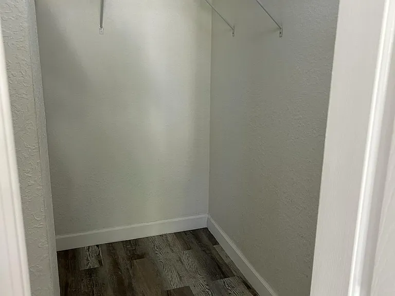 SE 15th Pl — Photo 1