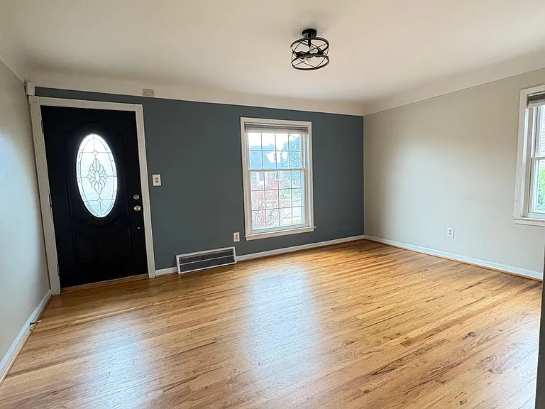 2625 Walnut St — Photo 2