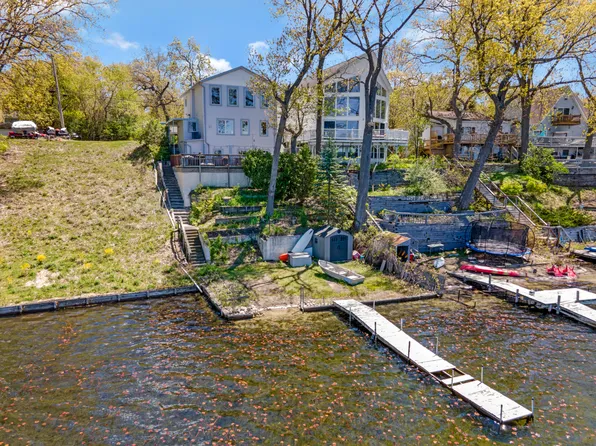 6590 Academy Dr, Brighton, MI 48116