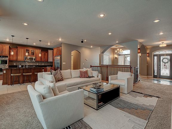 4th image of 240 Emerald Meadows Dr